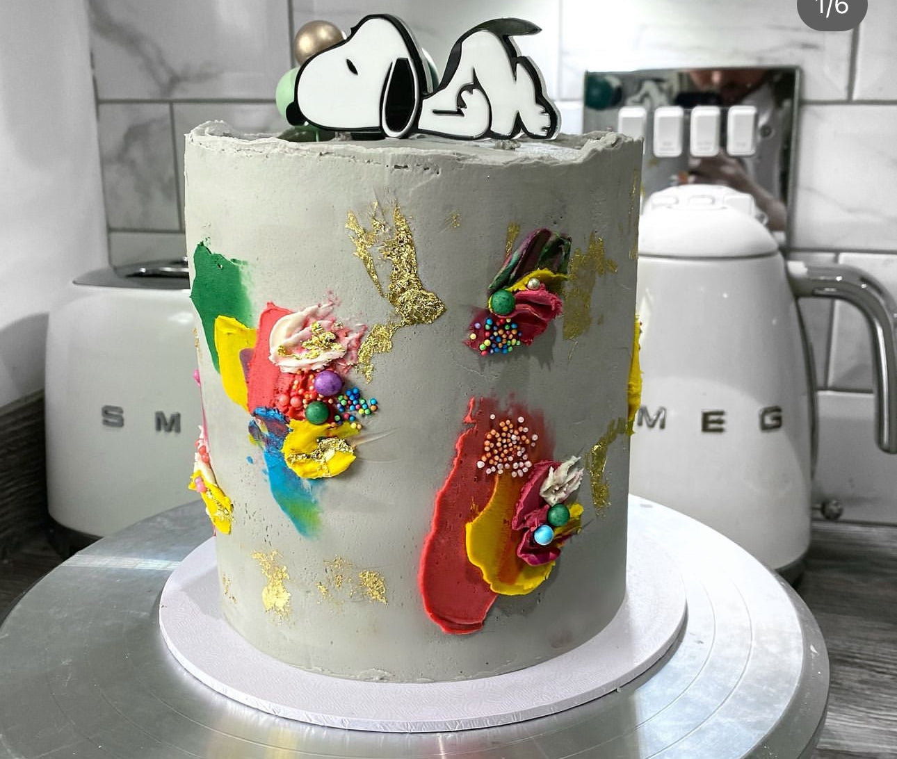 Snoopy cake topper