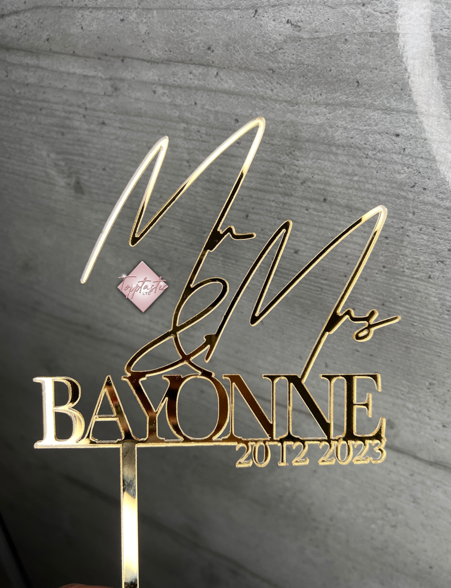 ‘Mr & Mrs’ Acrylic cake topper