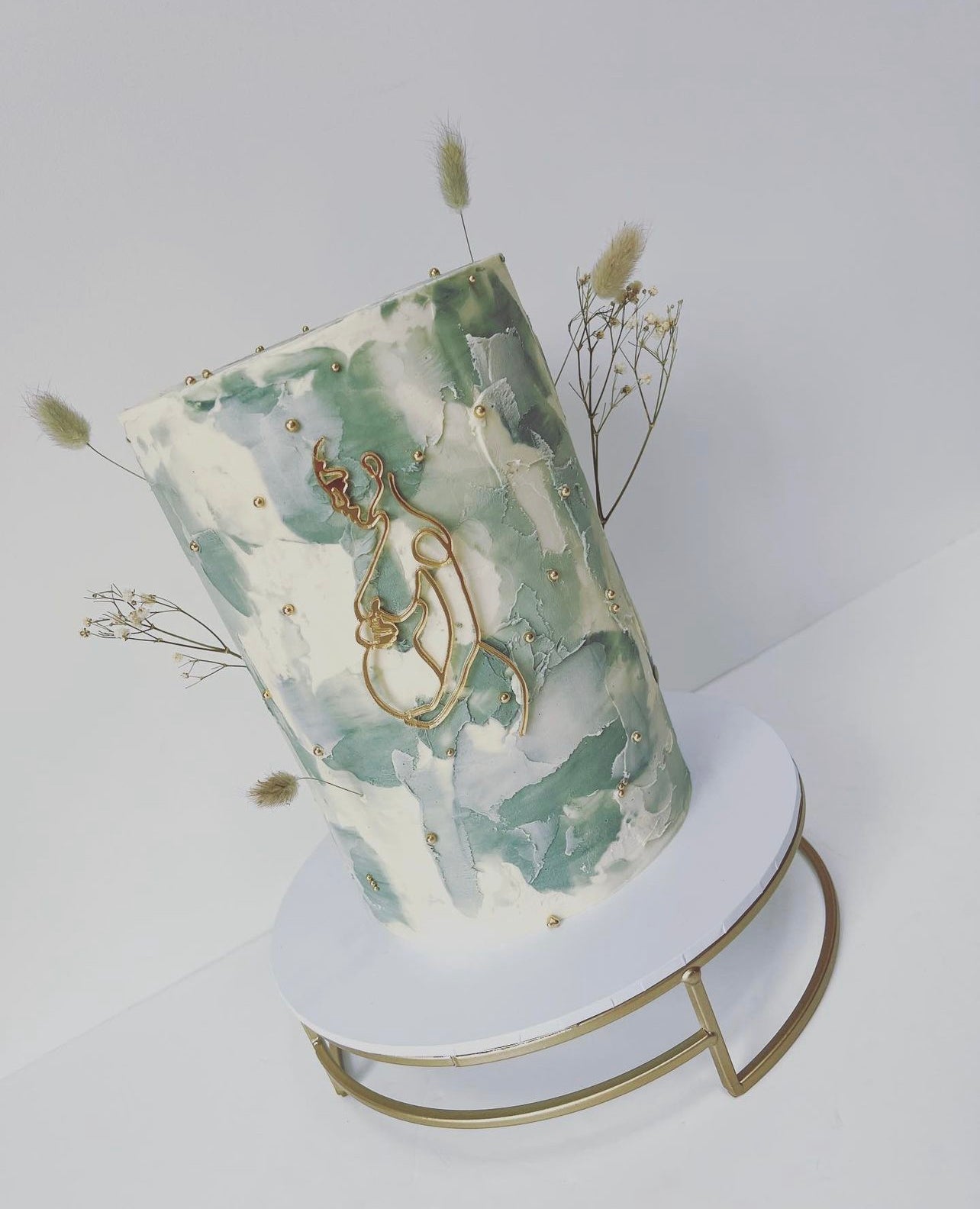 ‘MAMA’ Minimalist pregnant art charm/ silhouette