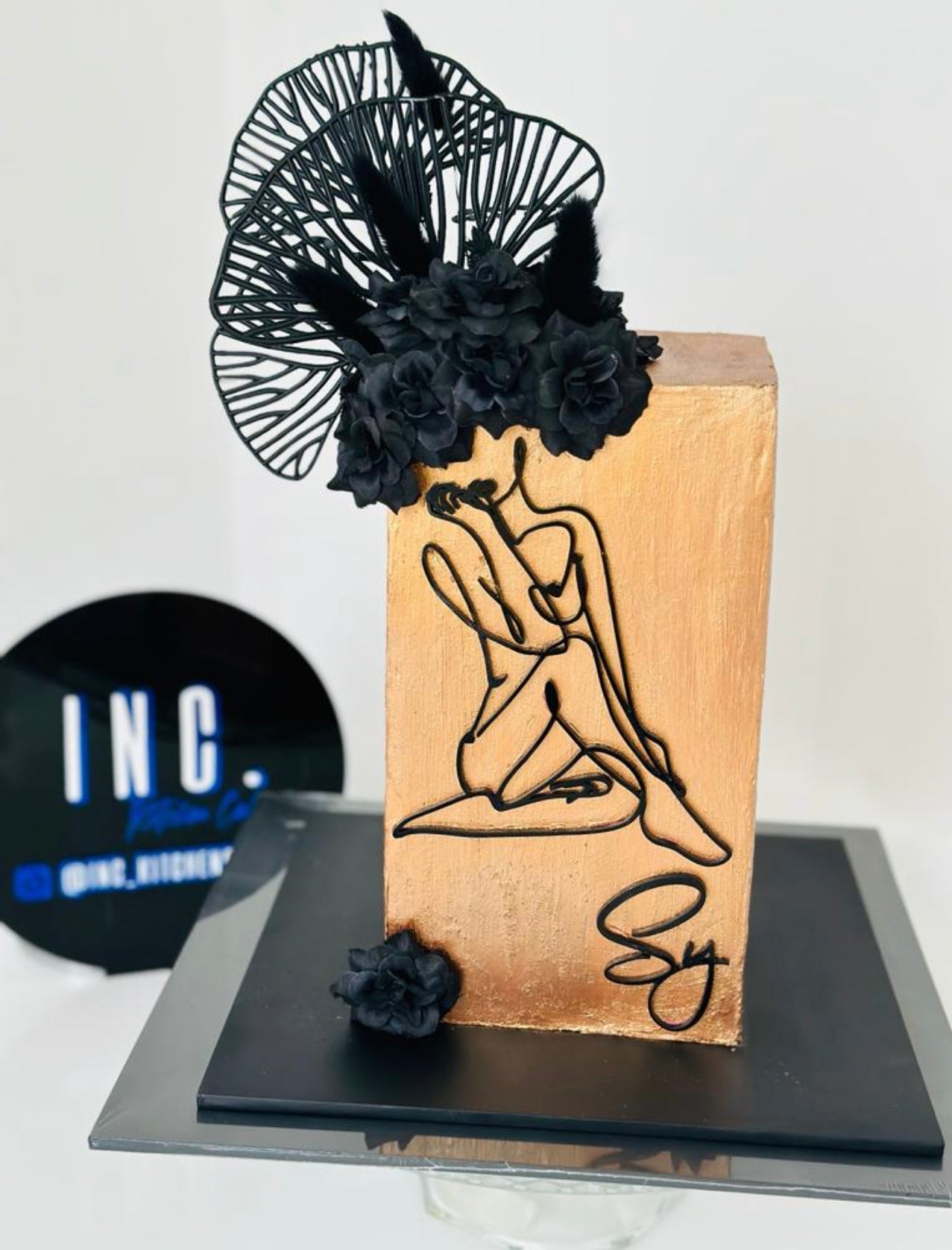 ‘Sy’ Minimalist lady art charm/ silhouette