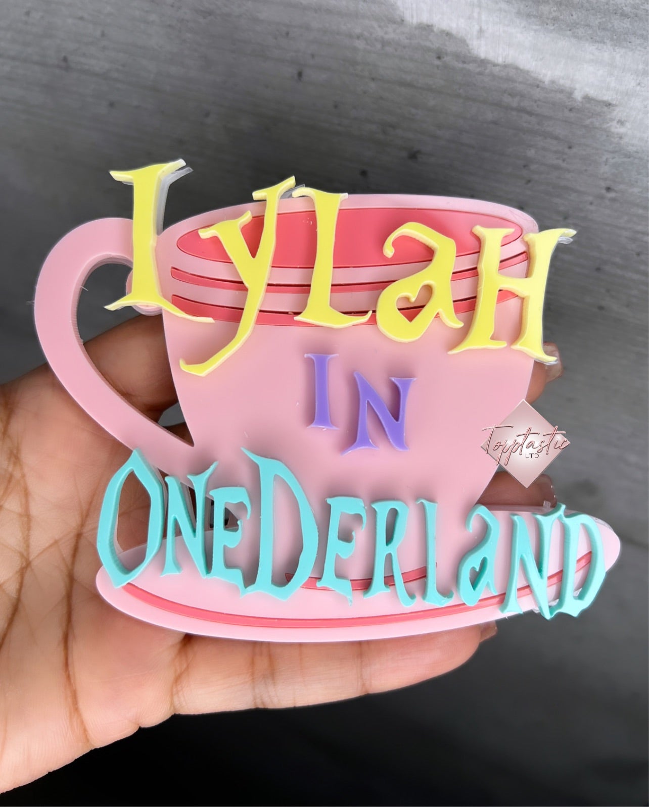 Alice in wonderland/ Tea cup charm