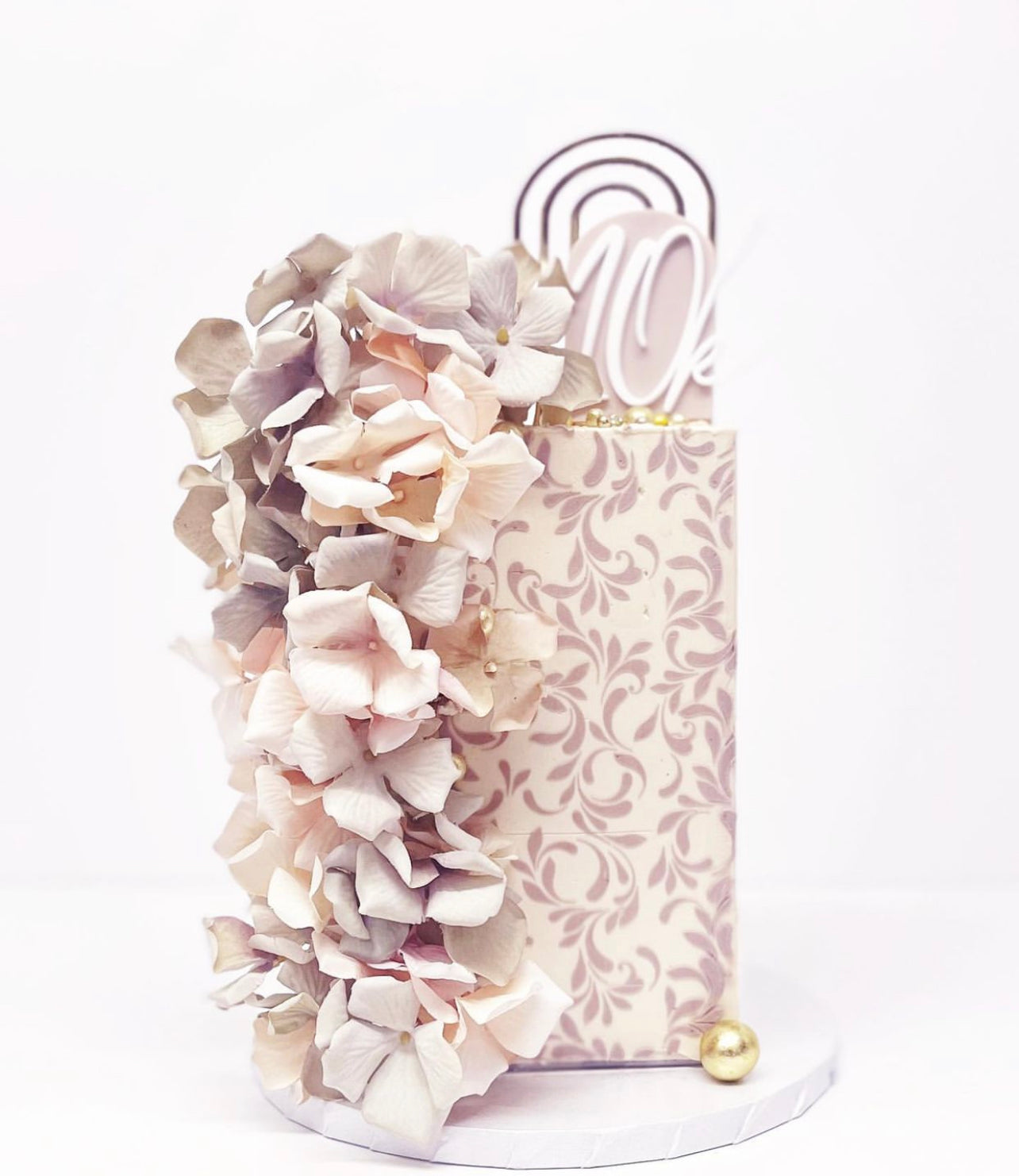 Arched number topper