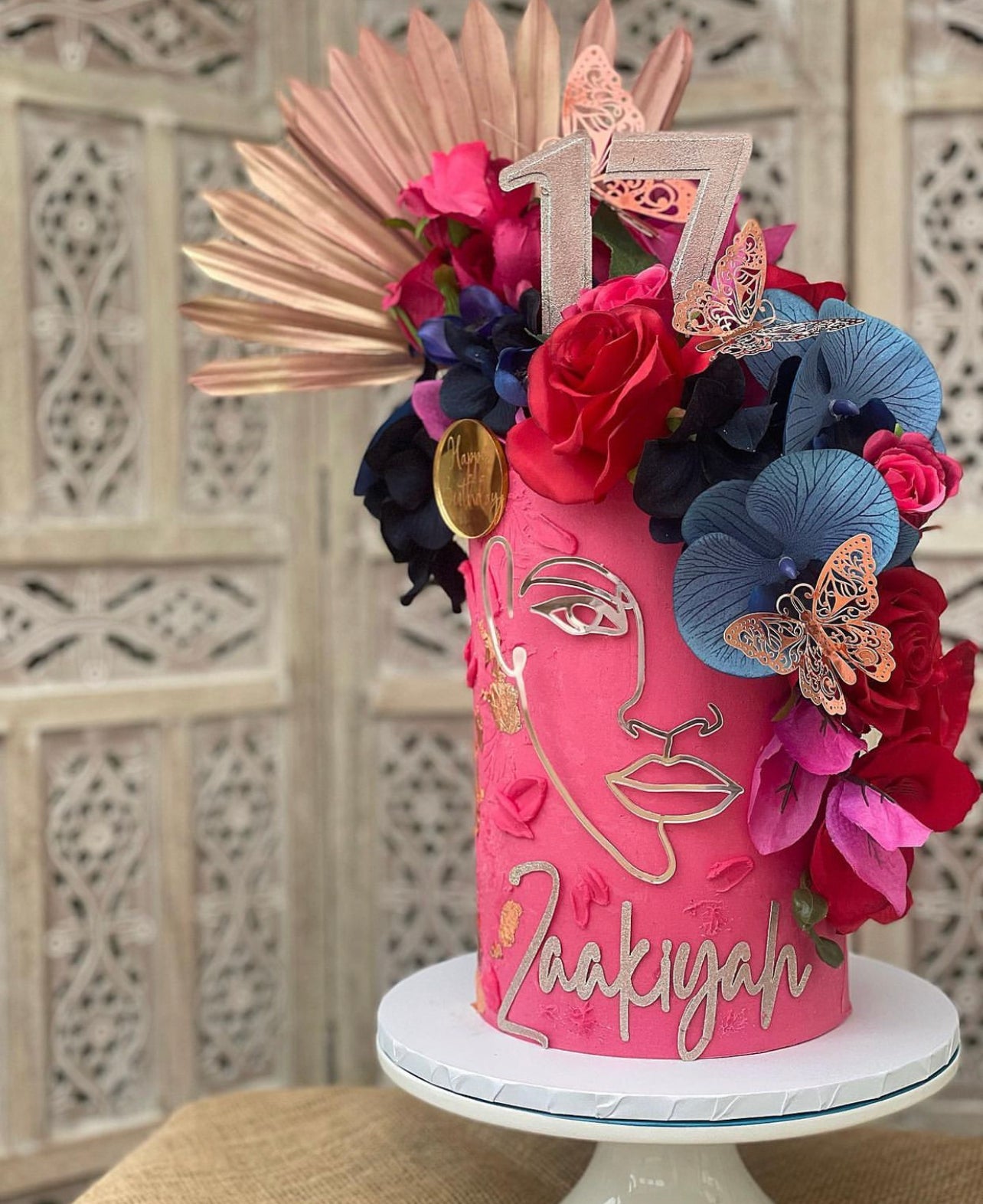 ‘KIMBELLA®’ Minimalist face art charm/ silhouette