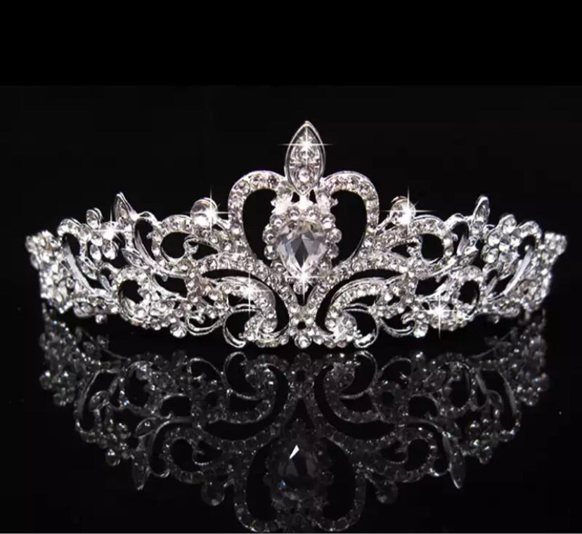 Tiara/ crown.